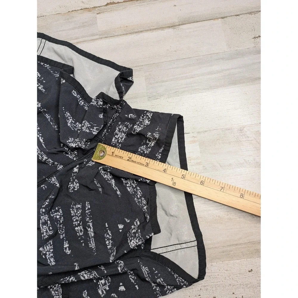 Lululemon Womens Sz 4 Tracker Low Rise Shorts 4